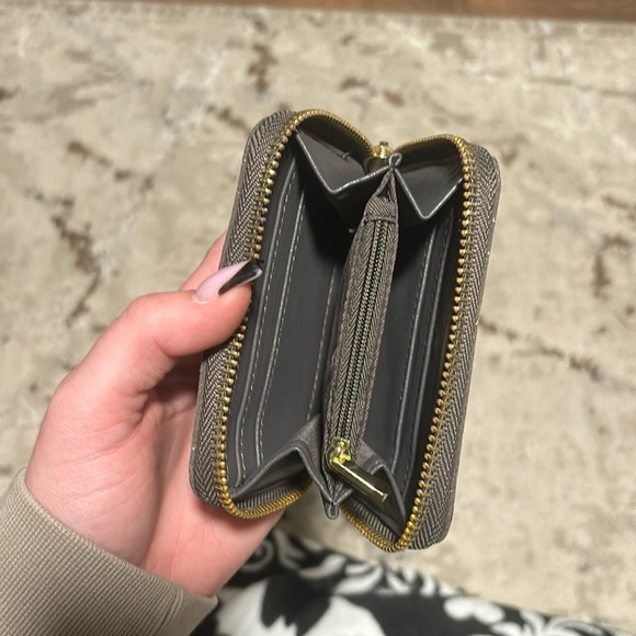 Small Target Wallet - Picture 2 of 7